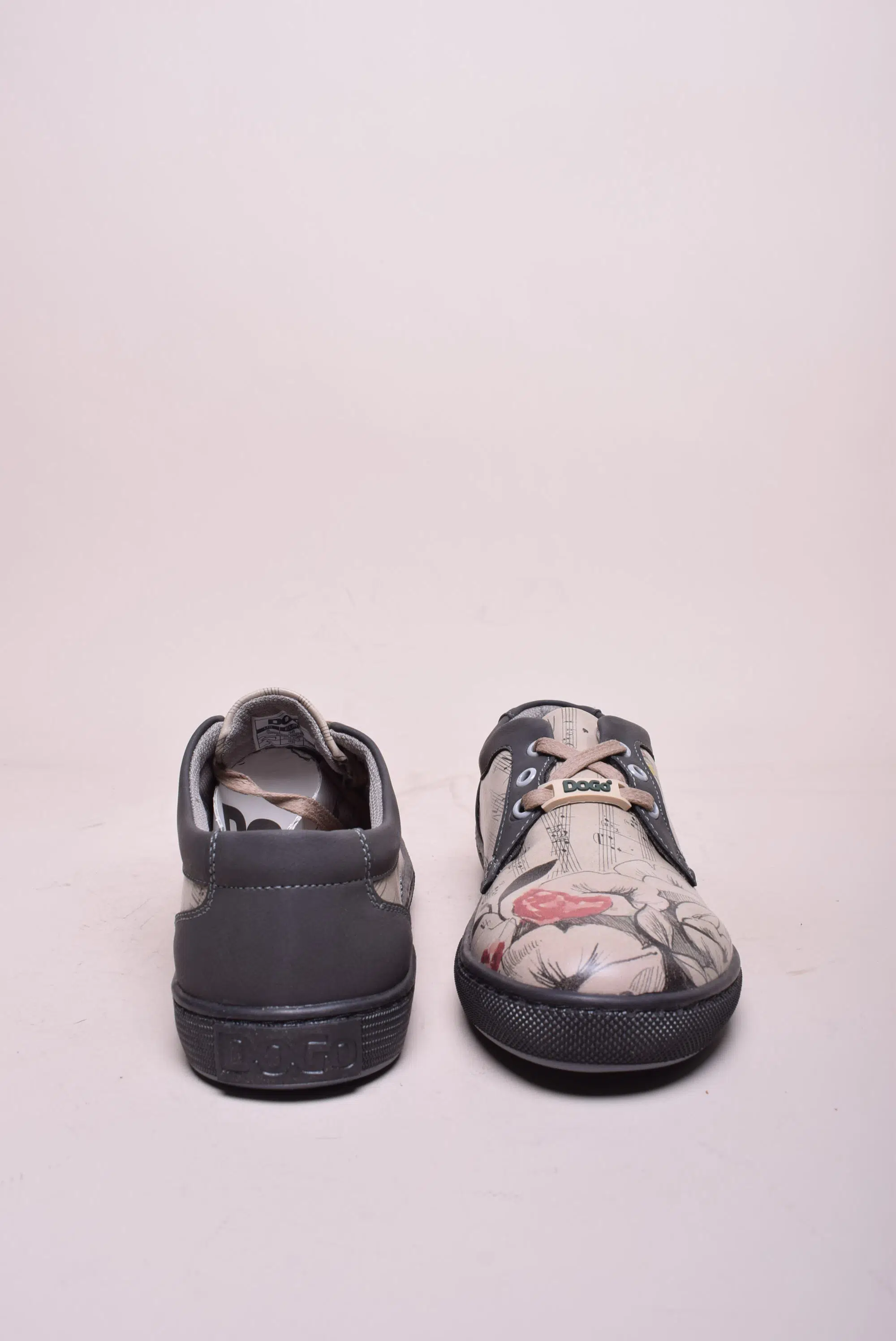 Tenisi dama cu note muzicale [2]